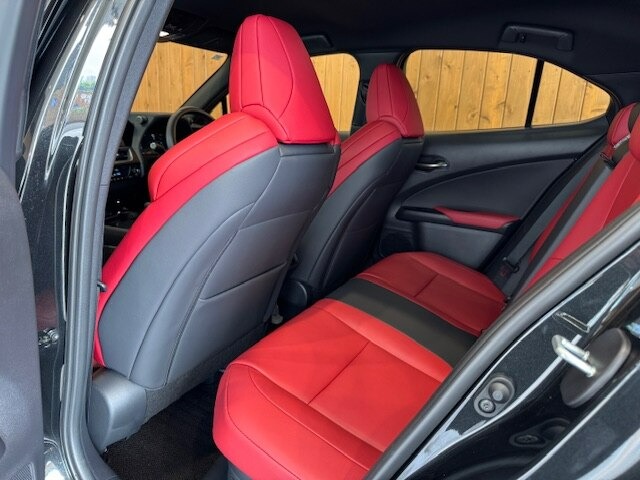 UX 300h Fスポーツ