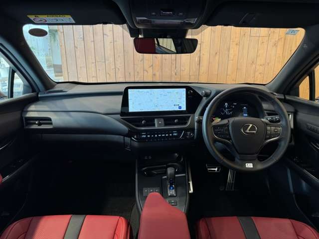 UX 300h Fスポーツ