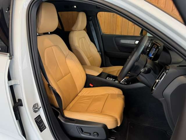 XC40 B4 AWD インスクリプション