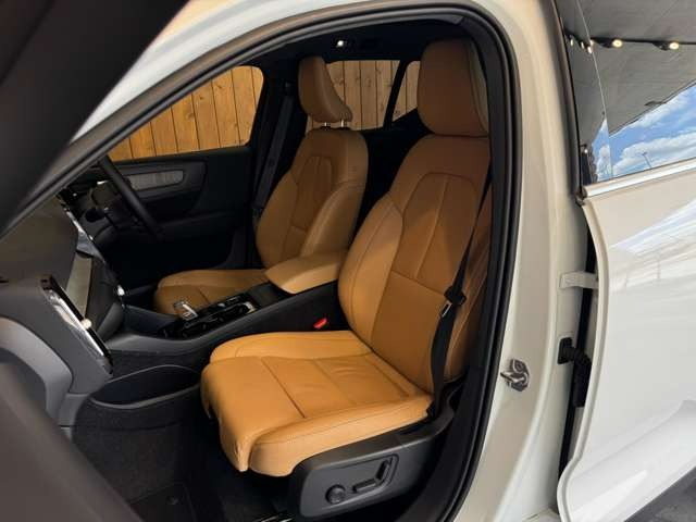 XC40 B4 AWD インスクリプション