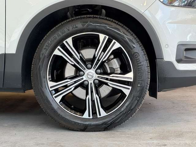 XC40 B4 AWD インスクリプション