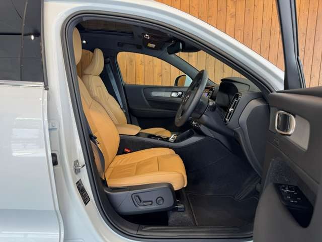 XC40 B4 AWD インスクリプション