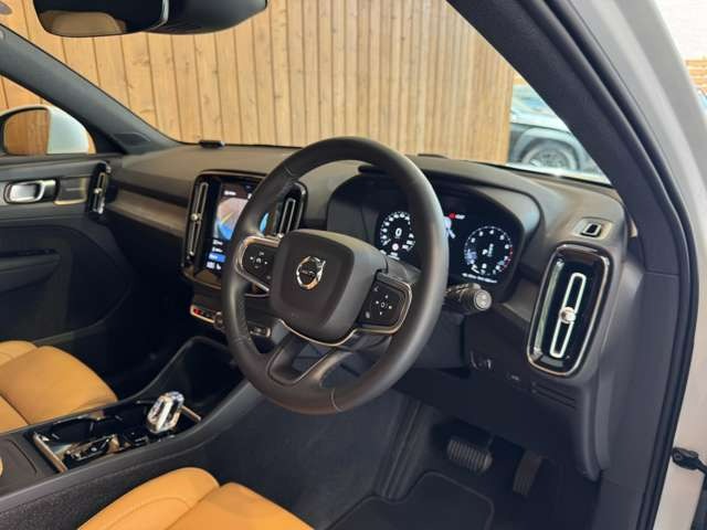 XC40 B4 AWD インスクリプション