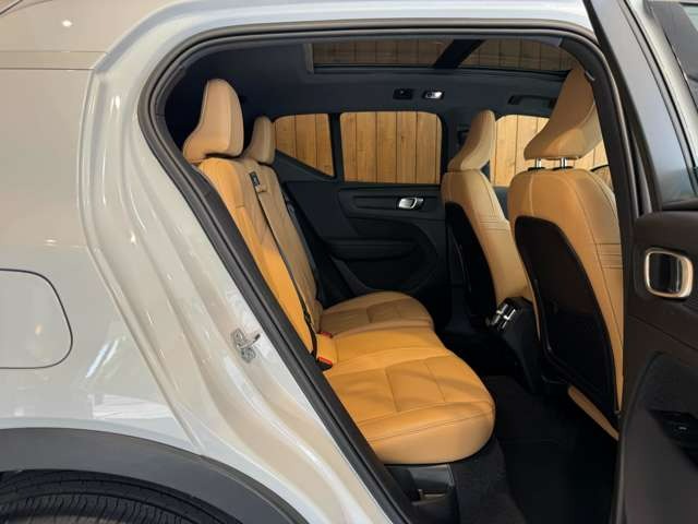 XC40 B4 AWD インスクリプション