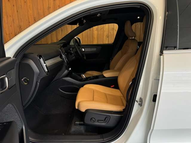 XC40 B4 AWD インスクリプション