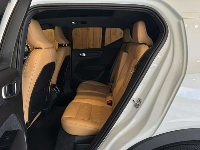 XC40 B4 AWD インスクリプション