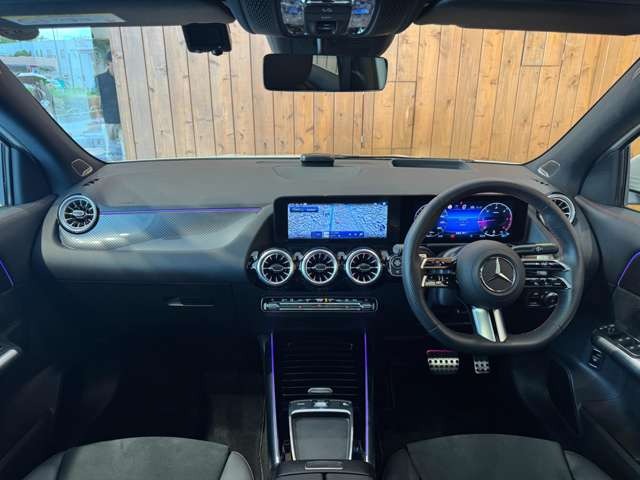 GLAクラス GLA200 d 4マチック AMGラインパッケージ