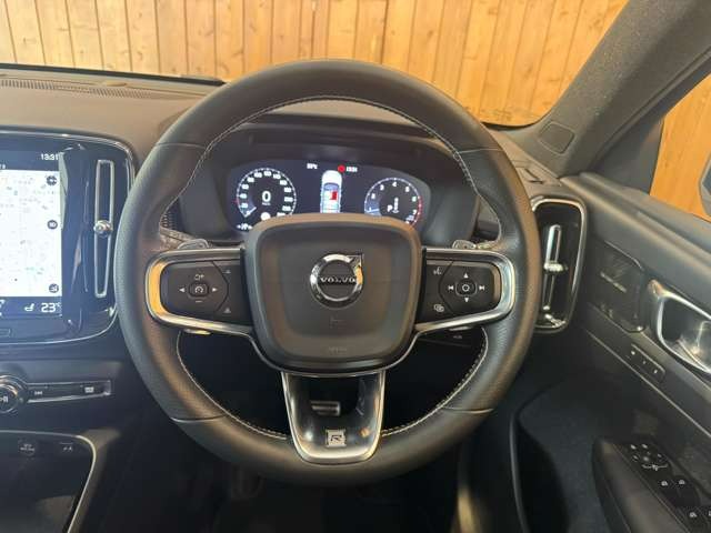 XC40 T5 AWD Rデザイン