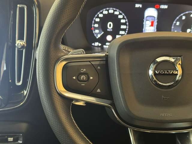 XC40 T5 AWD Rデザイン