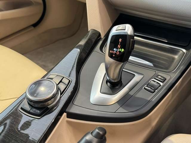 3シリーズグランツーリスモ 320i モダン