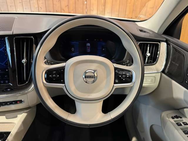 XC60 リチャージ プラグインハイブリッドT6