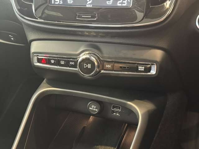 XC40 T5 AWD Rデザイン