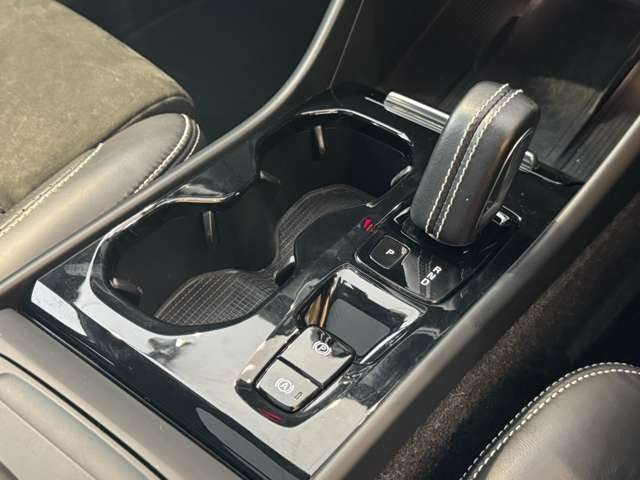 XC40 T5 AWD Rデザイン