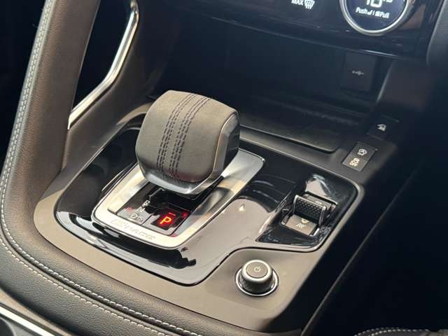 Eペイス Rダイナミック S 2.0L D200