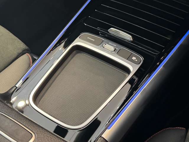 GLAクラス GLA200 d 4マチック AMGラインパッケージ