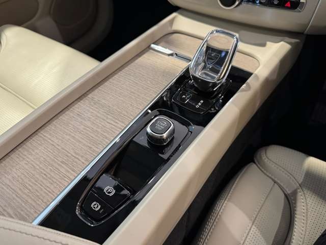 XC60 リチャージ プラグインハイブリッドT6