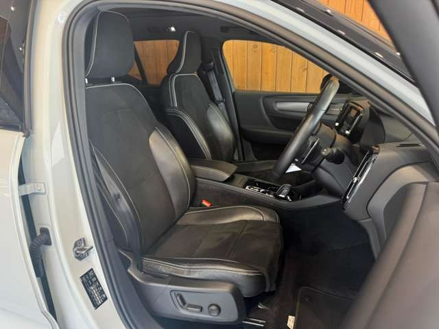 XC40 T5 AWD Rデザイン