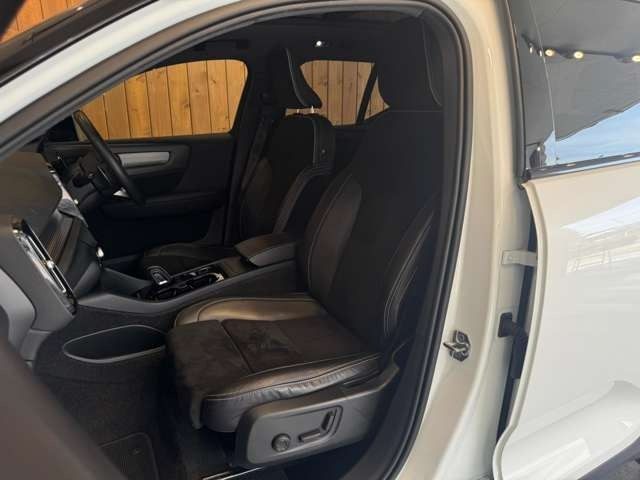 XC40 T5 AWD Rデザイン