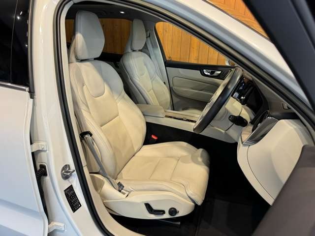 XC60 リチャージ プラグインハイブリッドT6