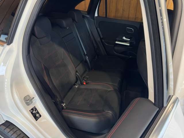 GLAクラス GLA200 d 4マチック AMGラインパッケージ