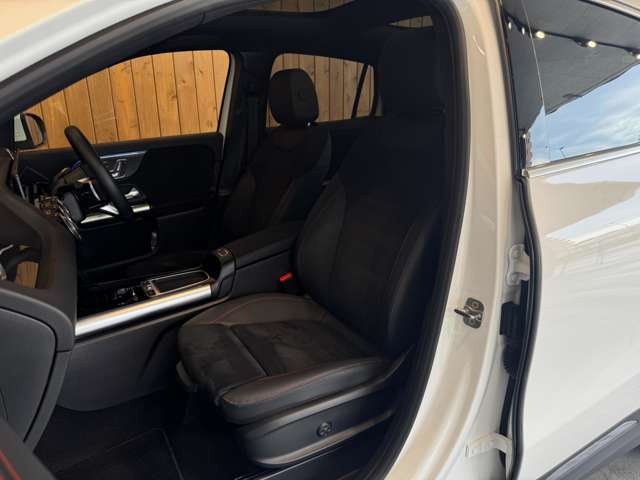 GLAクラス GLA200 d 4マチック AMGラインパッケージ