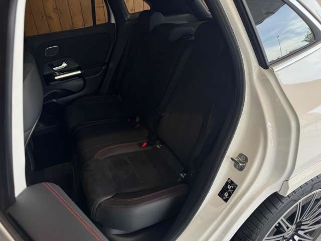 GLAクラス GLA200 d 4マチック AMGラインパッケージ