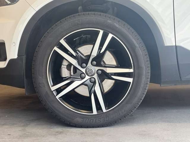XC40 T5 AWD Rデザイン