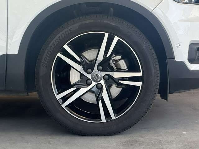XC40 T5 AWD Rデザイン
