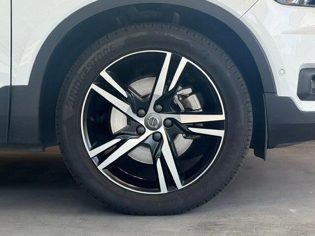 XC40 T5 AWD Rデザイン