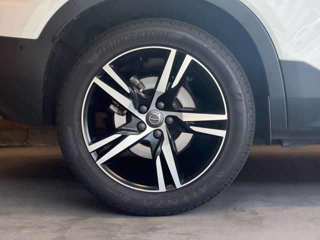 XC40 T5 AWD Rデザイン