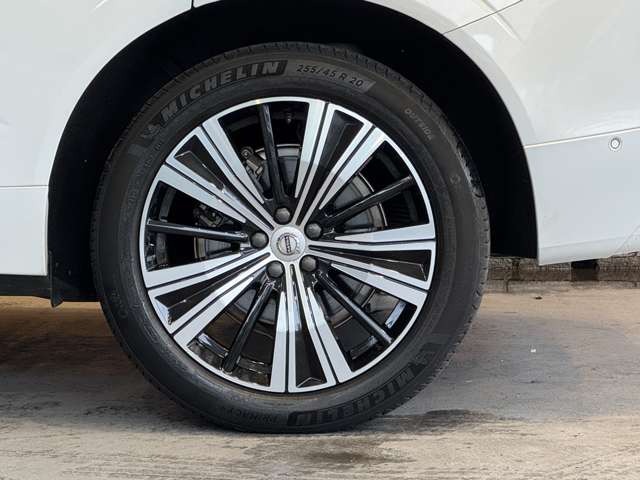 XC60 リチャージ プラグインハイブリッドT6