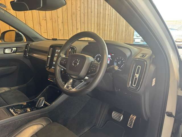 XC40 T5 AWD Rデザイン