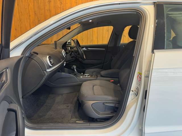 A3 スポーツバック 30 TFSI シグネチャー エディション