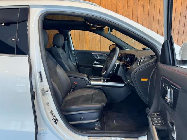 GLAクラス GLA200 d 4マチック AMGラインパッケージ