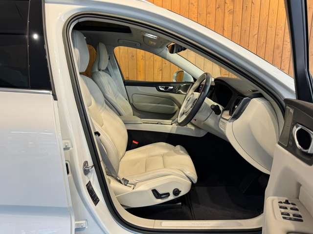 XC60 リチャージ プラグインハイブリッドT6