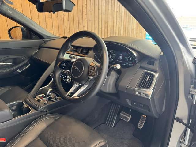 Eペイス Rダイナミック S 2.0L D200