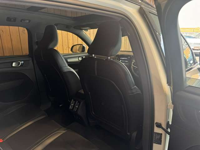 XC40 T5 AWD Rデザイン