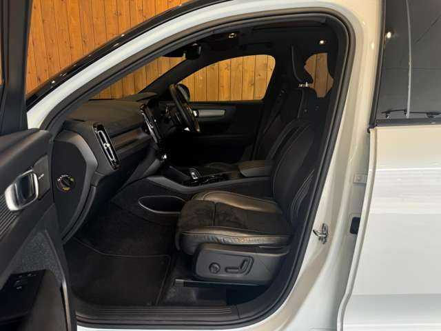 XC40 T5 AWD Rデザイン