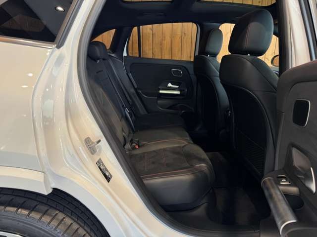 GLAクラス GLA200 d 4マチック AMGラインパッケージ