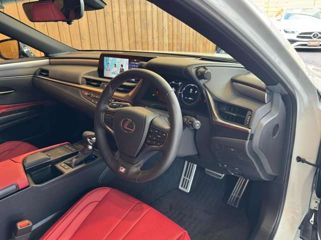 ES 300h Fスポーツ