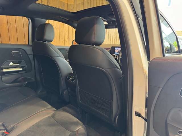 GLAクラス GLA200 d 4マチック AMGラインパッケージ
