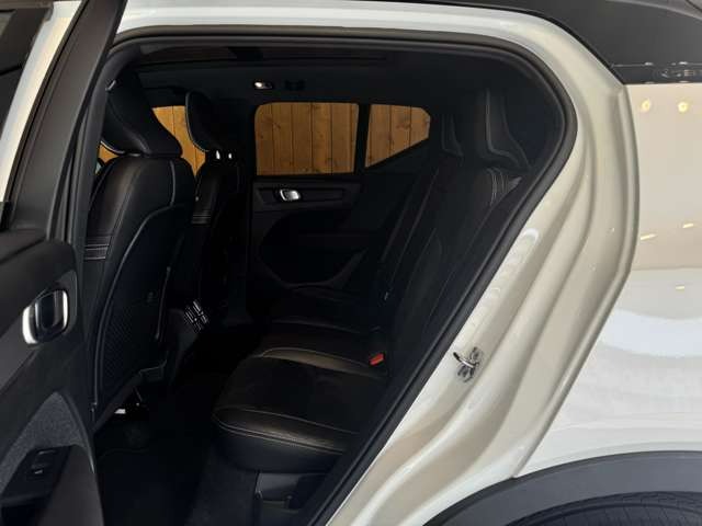 XC40 T5 AWD Rデザイン