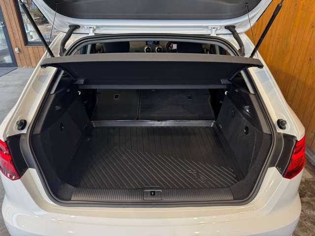 A3 スポーツバック 30 TFSI シグネチャー エディション