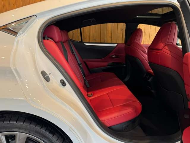 ES 300h Fスポーツ