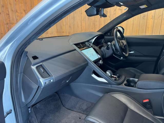 Eペイス Rダイナミック S 2.0L D200