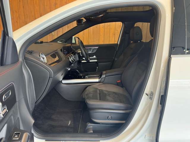 GLAクラス GLA200 d 4マチック AMGラインパッケージ