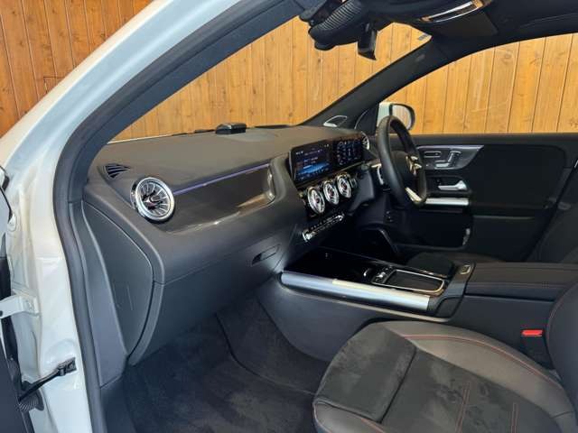 GLAクラス GLA200 d 4マチック AMGラインパッケージ