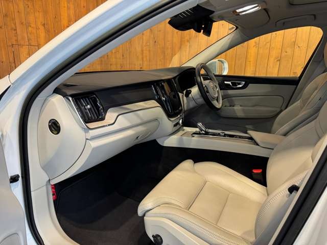 XC60 リチャージ プラグインハイブリッドT6