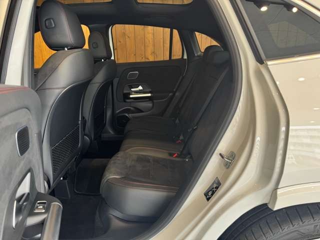 GLAクラス GLA200 d 4マチック AMGラインパッケージ