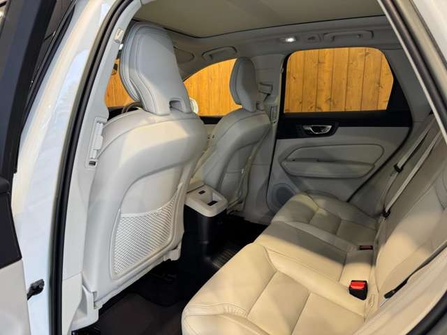 XC60 リチャージ プラグインハイブリッドT6